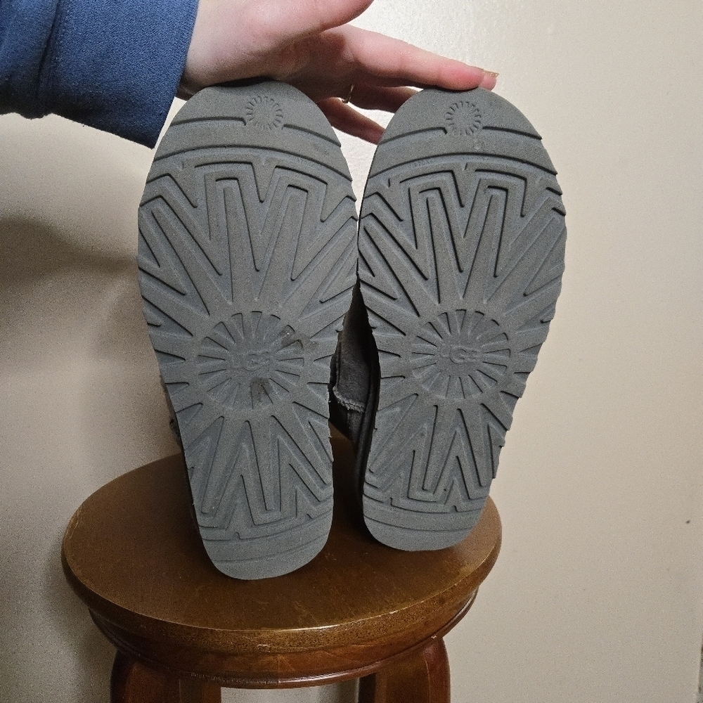 UGG Women's Classic Boots - Picture 8 of 10